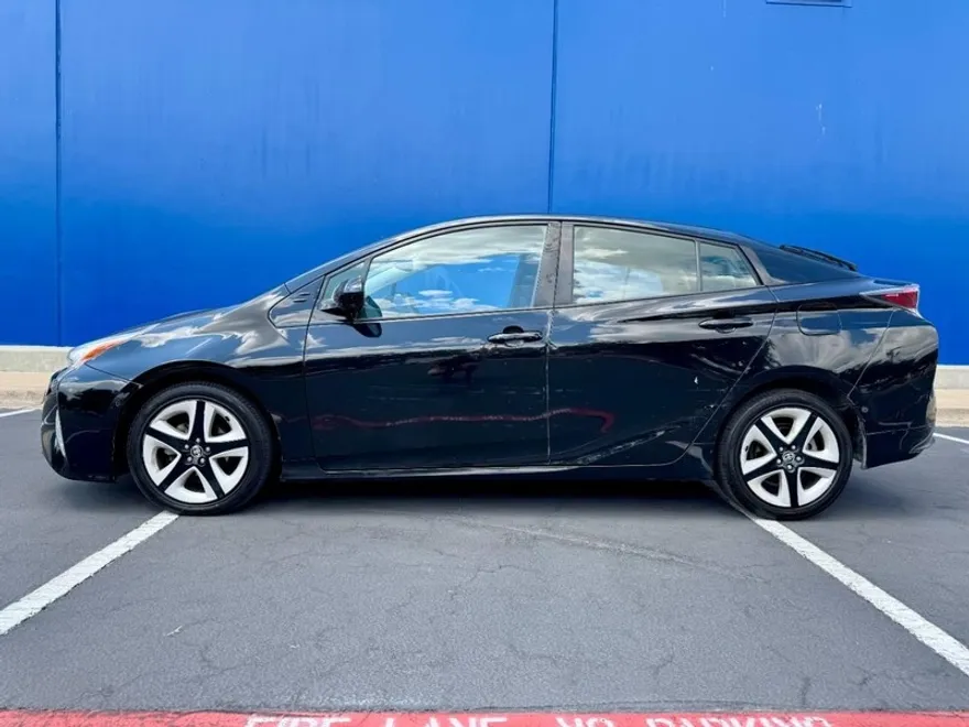 2016 Toyota Prius Four Touring photo 1