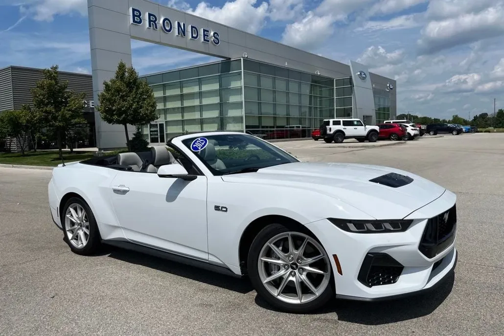 2025 Ford Mustang GT Premium photo 1