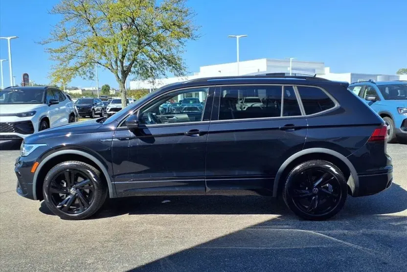 2024 Volkswagen Tiguan SE R-Line Black photo 1
