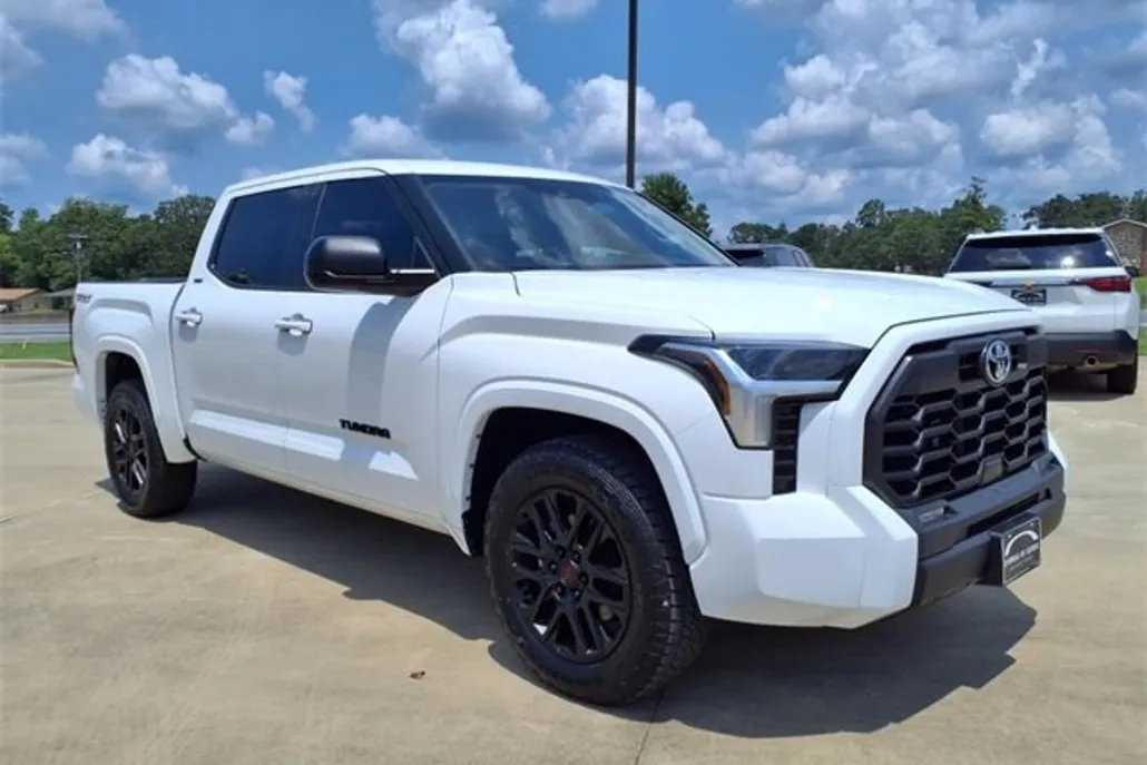 2023 Toyota Tundra SR5 photo 1