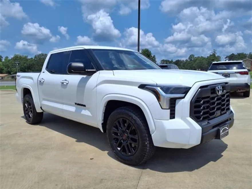 2023 Toyota Tundra SR5 photo 1