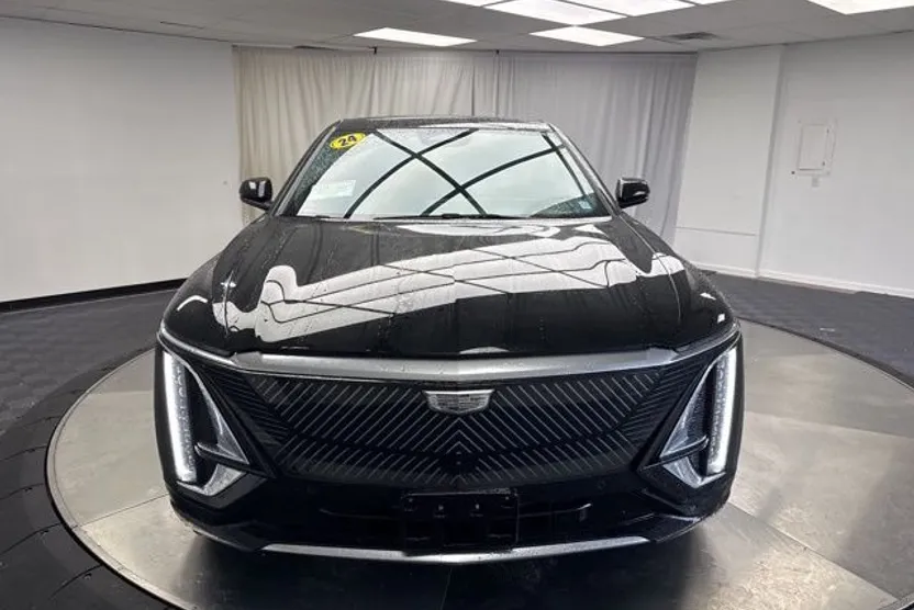 2024 Cadillac Lyriq Luxury photo 1
