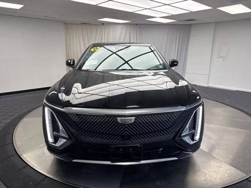 2024 Cadillac Lyriq Luxury photo 1