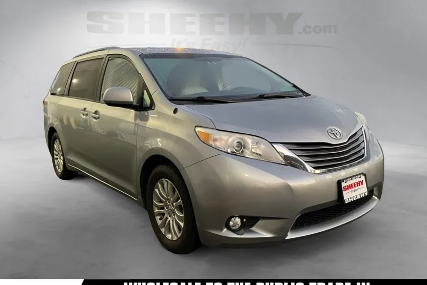 2011 Toyota Sienna XLE photo 1