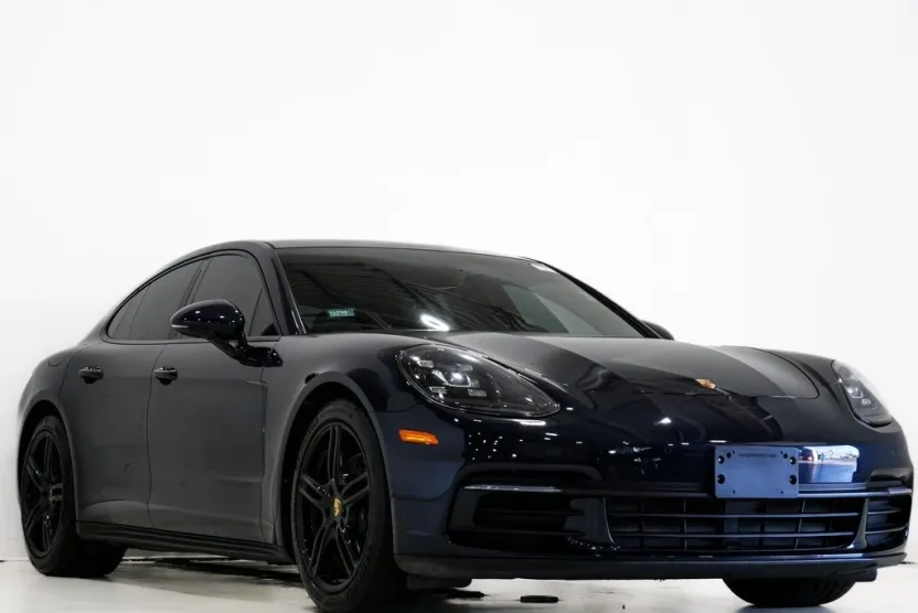 2018 Porsche Panamera 4 photo 1