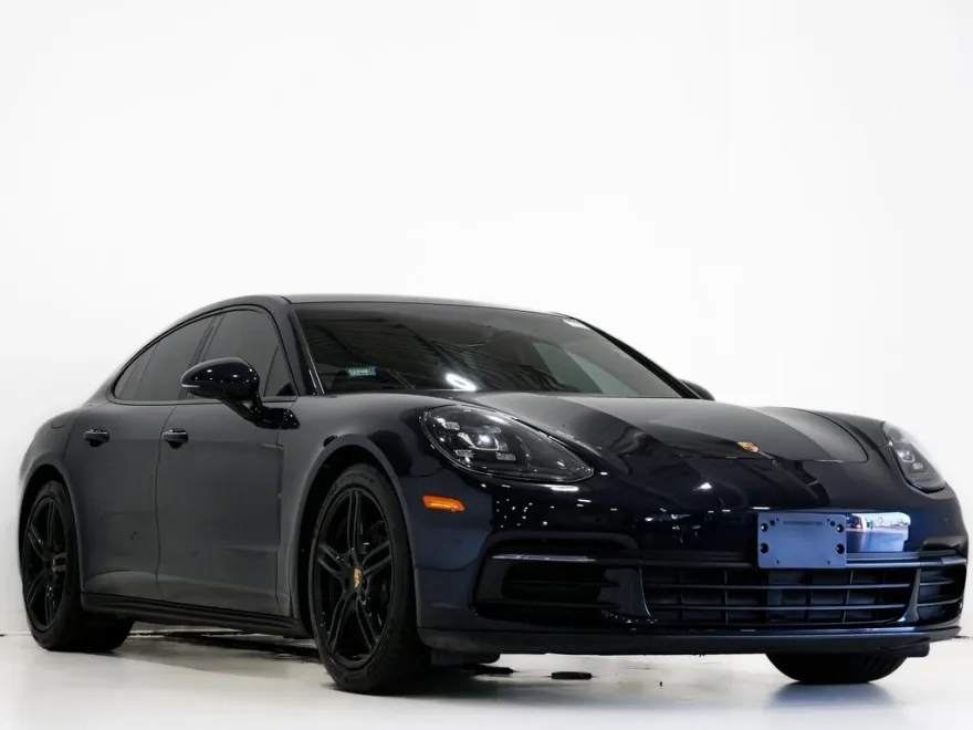 2018 Porsche Panamera 4 photo 1