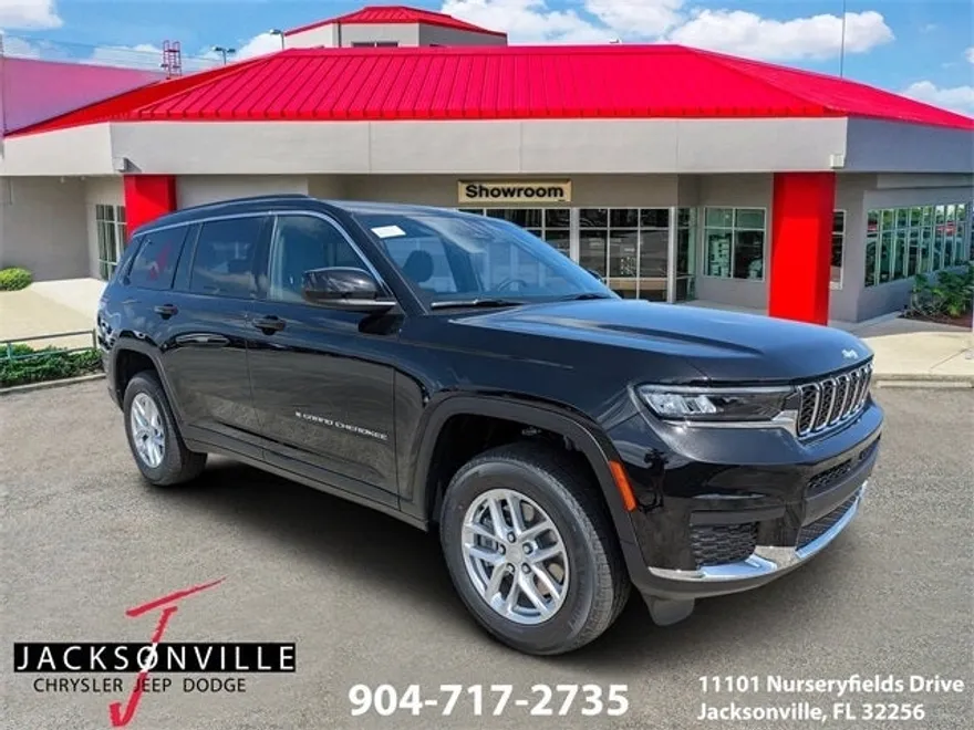 2025 Jeep Grand Cherokee Laredo photo 1