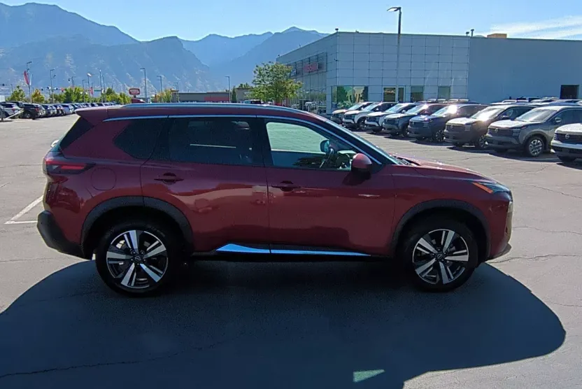 2023 Nissan Rogue SL photo 1