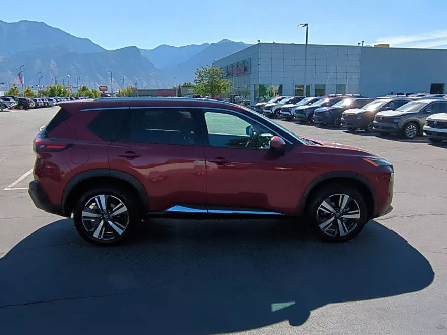 2023 Nissan Rogue SL photo 1