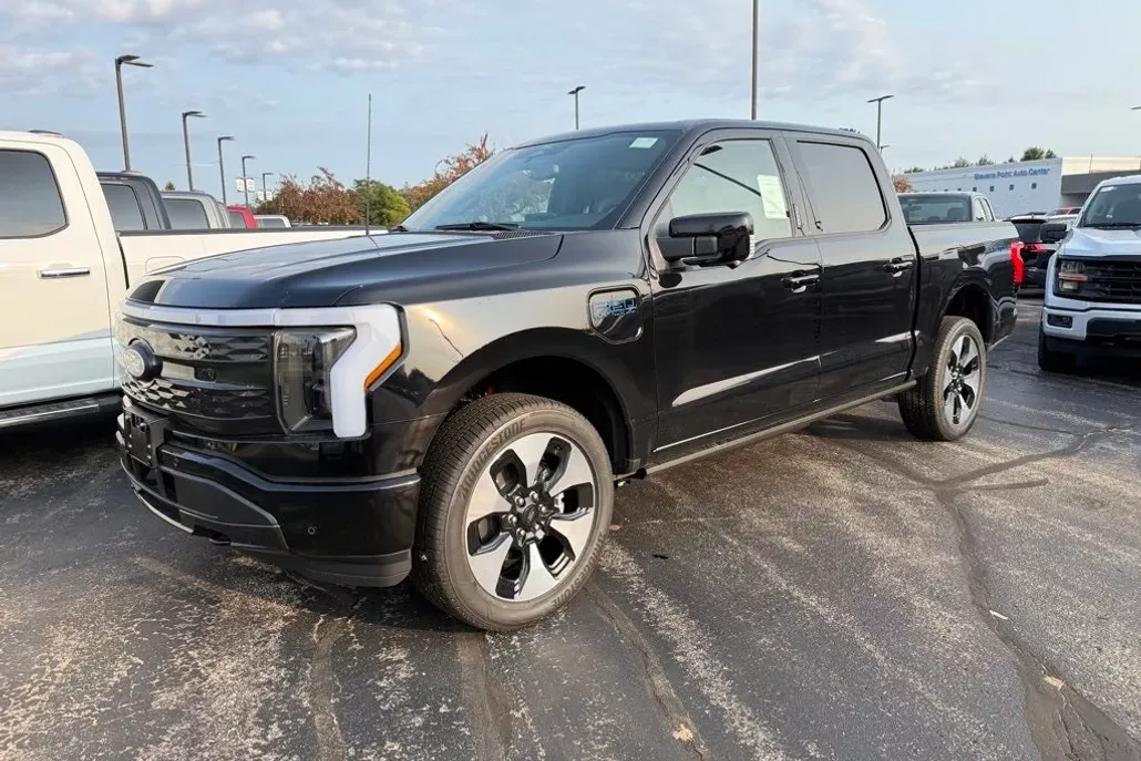 2025 Ford F-150 Lightning Platinum photo 1