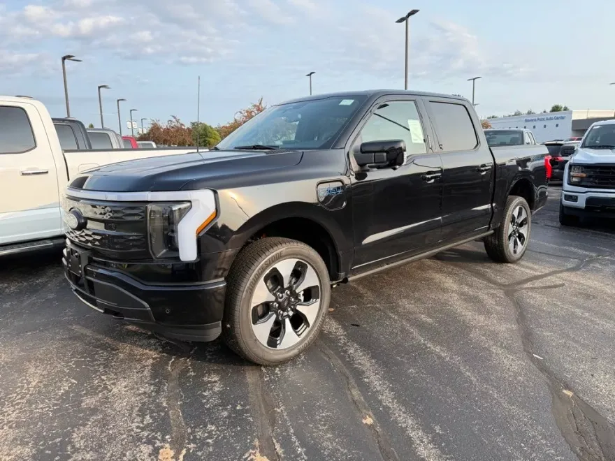 2025 Ford F-150 Lightning Platinum photo 1