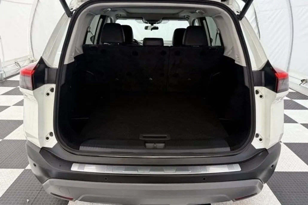 2022 Nissan Rogue SV photo 1