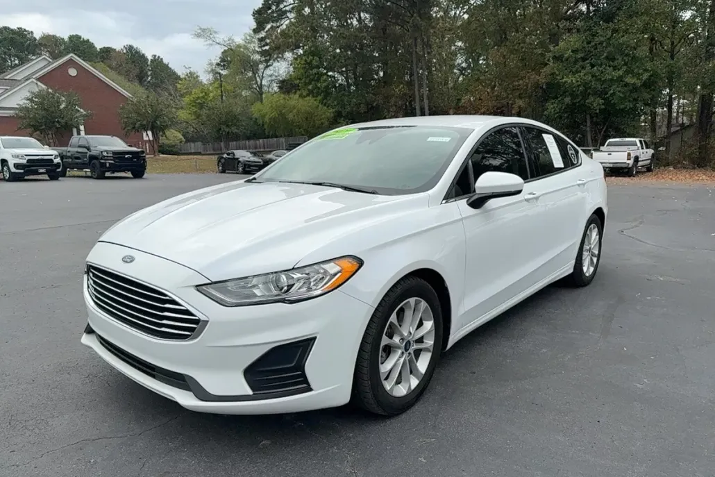 2020 Ford Fusion SE photo 1