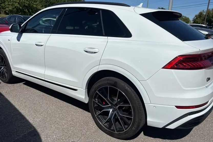 2022 Audi Q8 55 Premium Plus photo 1
