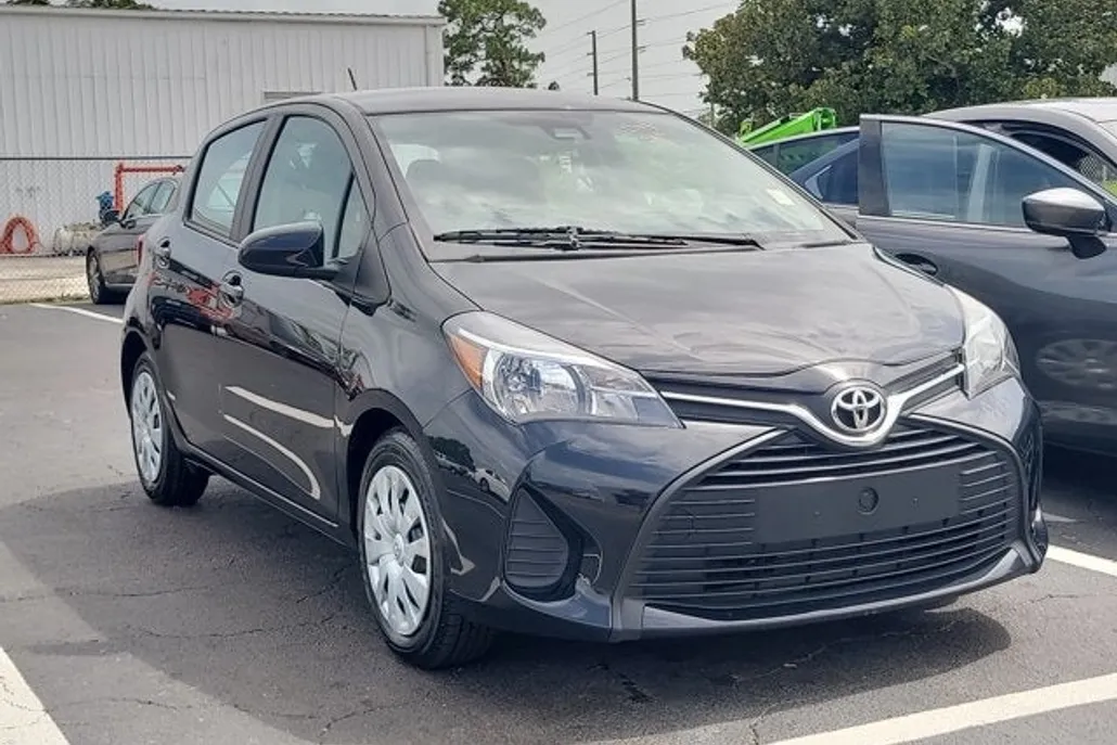 2017 Toyota Yaris Base photo 1