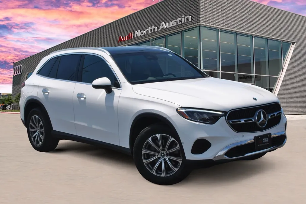 2024 Mercedes Benz GLC 300 photo 1