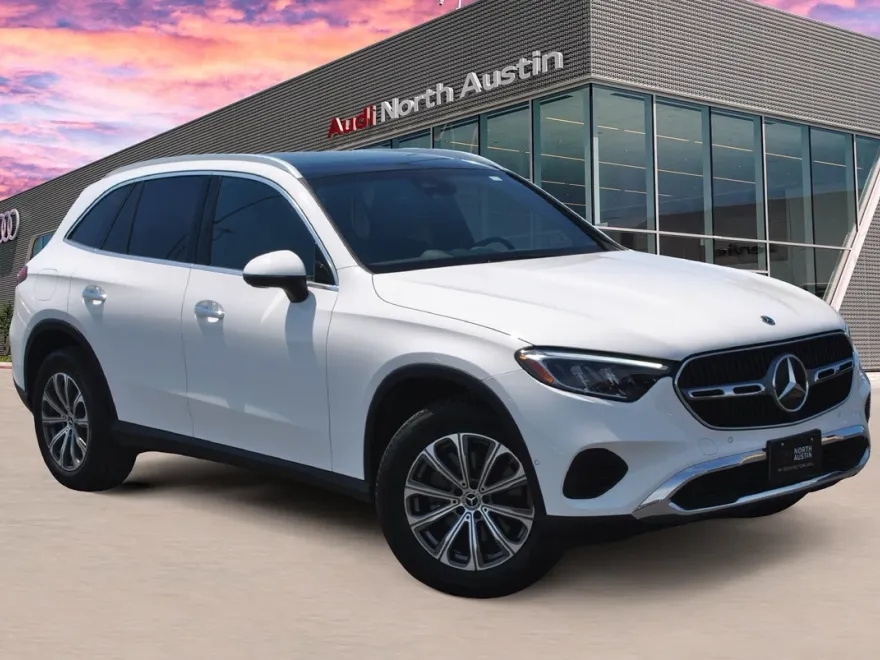 2024 Mercedes Benz GLC 300 photo 1