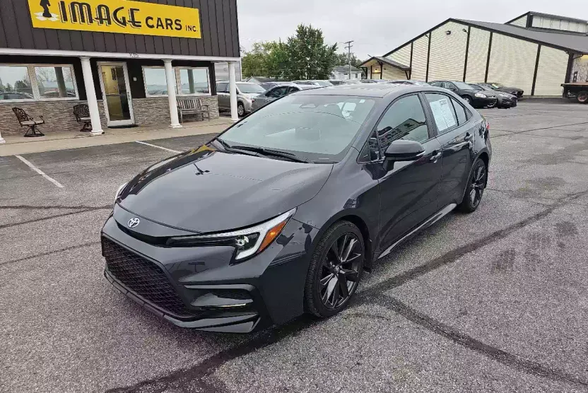 2025 Toyota Corolla SE photo 1