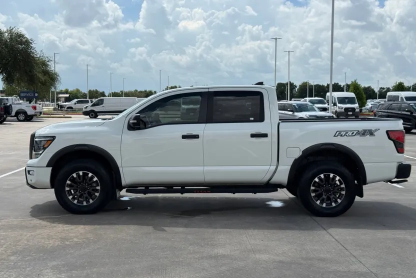 2024 Nissan Titan PRO-4X photo 1