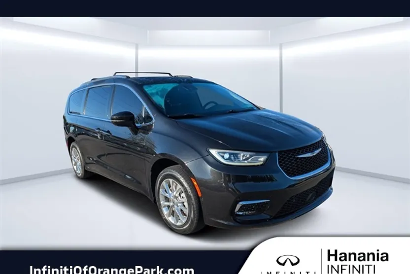 2021 Chrysler Pacifica Touring L photo 1