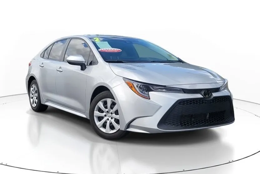 2022 Toyota Corolla LE photo 1