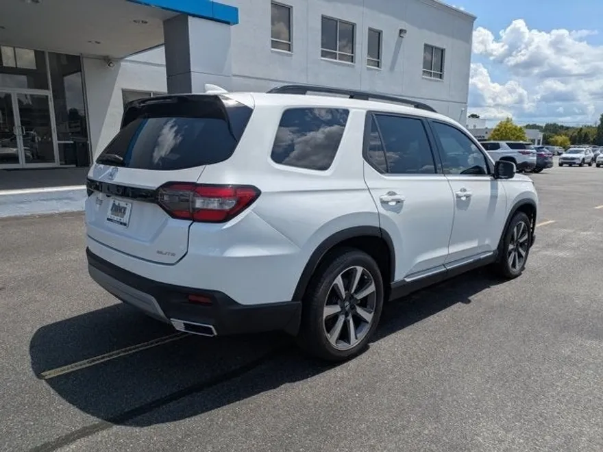 2023 Honda Pilot Elite photo 1