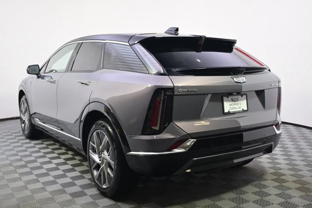 2025 Cadillac Optiq Luxury photo 1