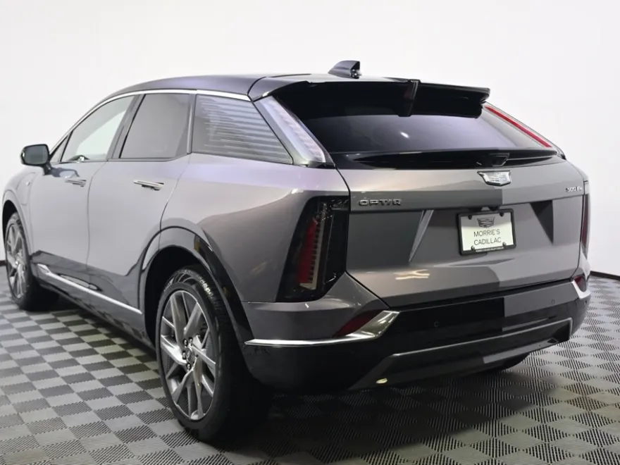 2025 Cadillac Optiq Luxury photo 1