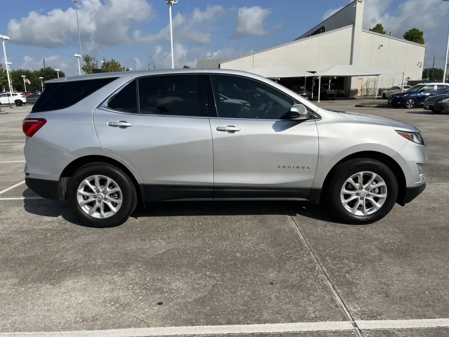 2020 Chevrolet Equinox LT photo 1