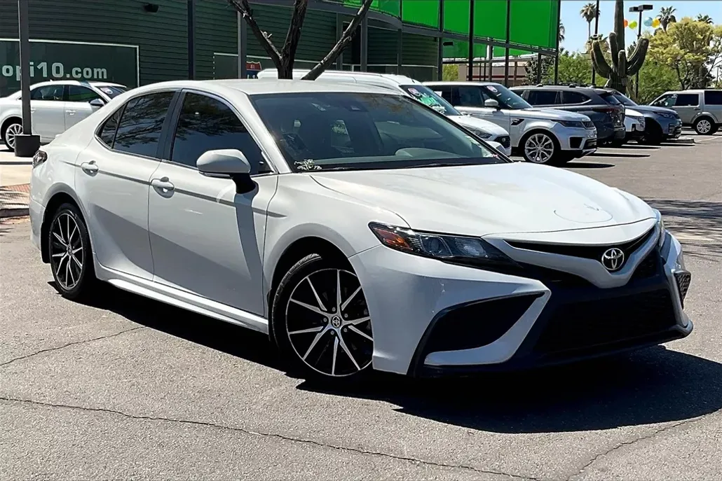 2022 Toyota Camry SE photo 1