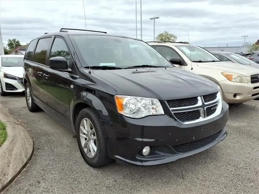 2019 Dodge Grand Caravan SXT photo 1