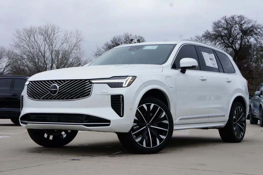 2025 Volvo XC90 T8 Plus photo 1