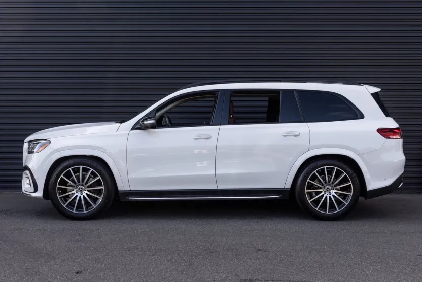 2024 Mercedes Benz GLS 450 photo 1