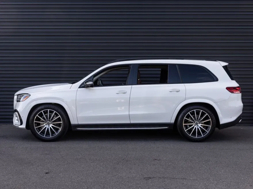2024 Mercedes Benz GLS 450 photo 1