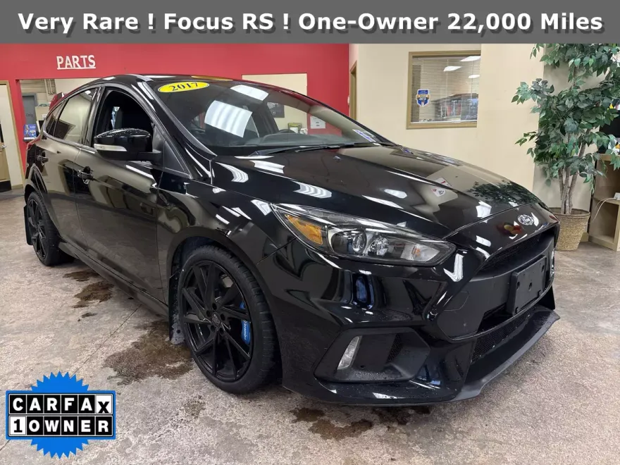 2017 Ford Focus RS photo 1