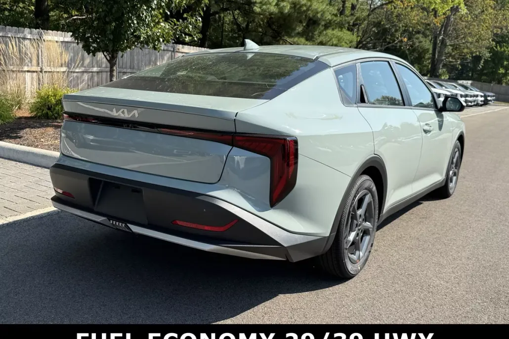 2025 Kia K4 LXS photo 1
