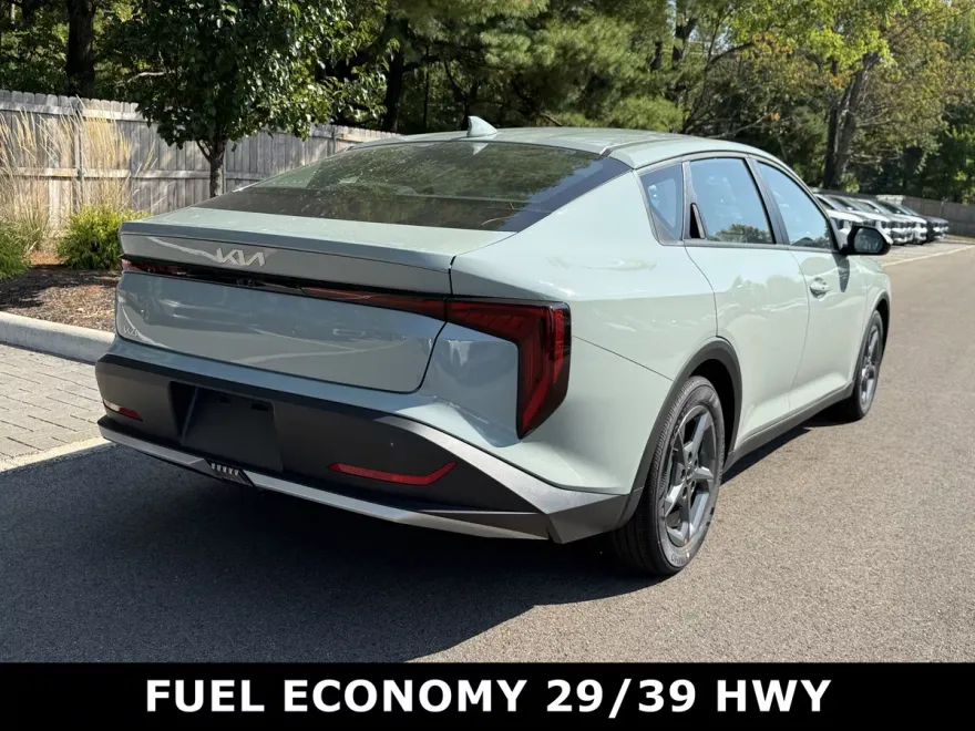 2025 Kia K4 LXS photo 1