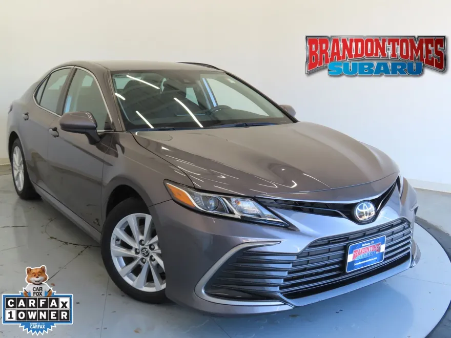 2023 Toyota Camry LE photo 1