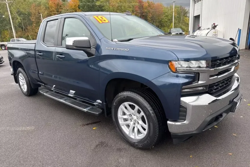 2019 Chevrolet Silverado 1500 LT photo 1