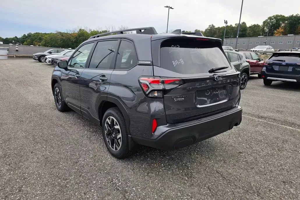 2025 Subaru Forester Premium photo 1