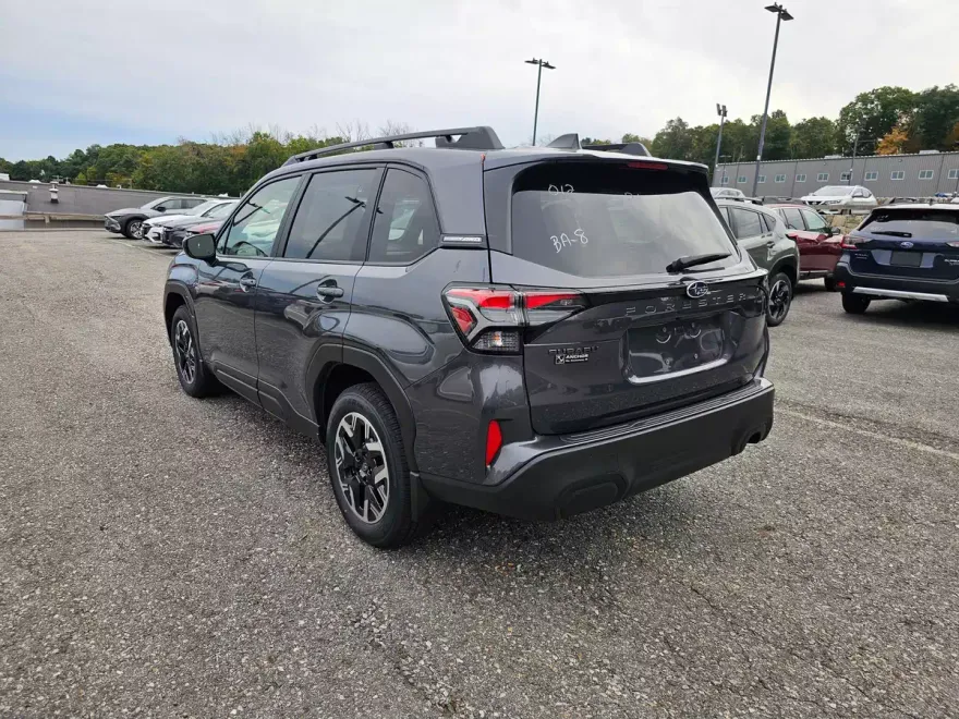 2025 Subaru Forester Premium photo 1