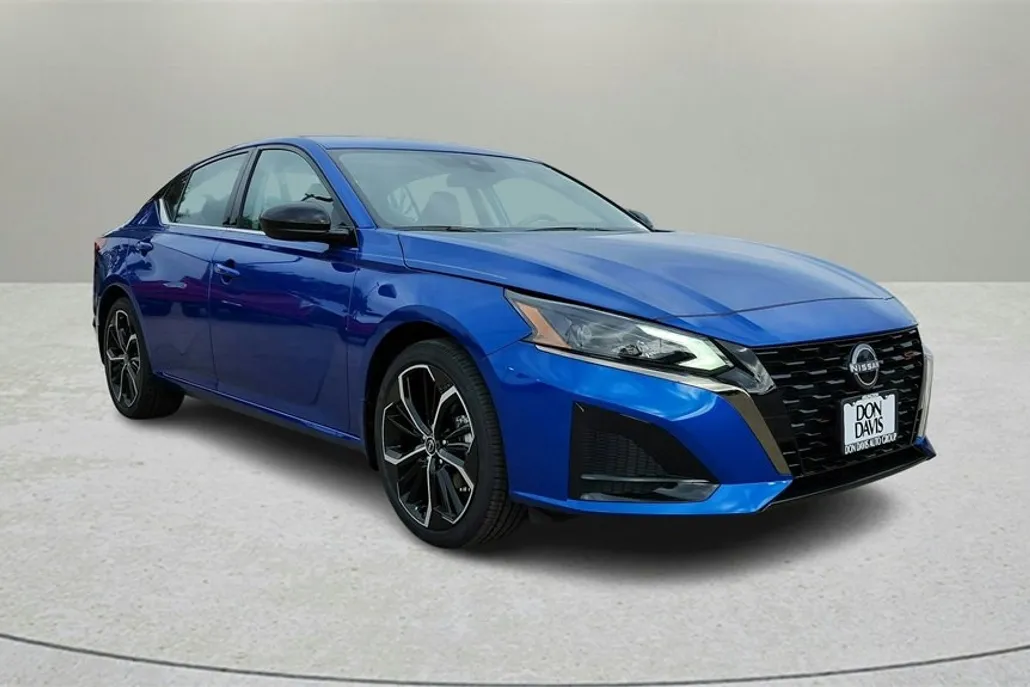 2025 Nissan Altima 2.5 SR photo 1