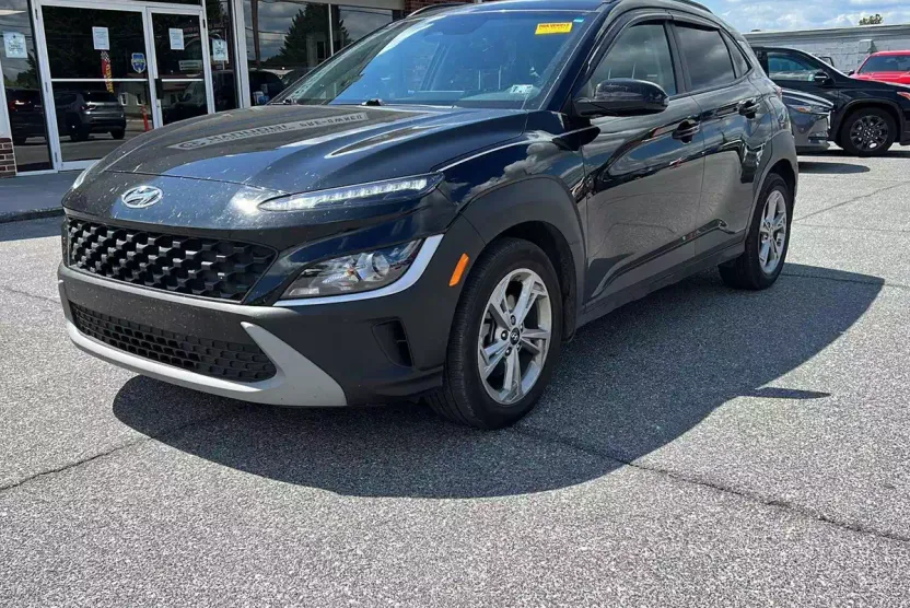 2022 Hyundai Kona SEL photo 1