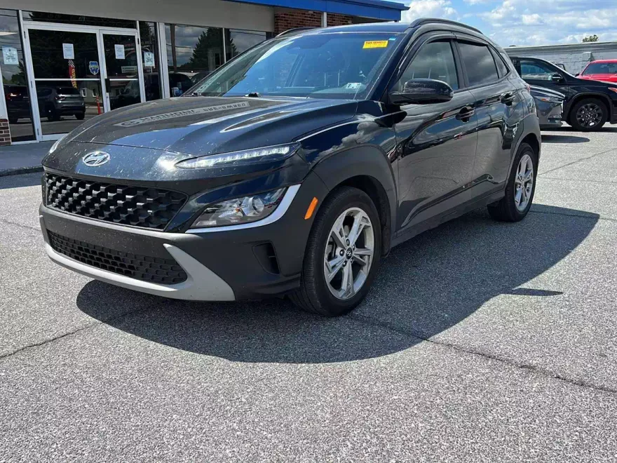 2022 Hyundai Kona SEL photo 1