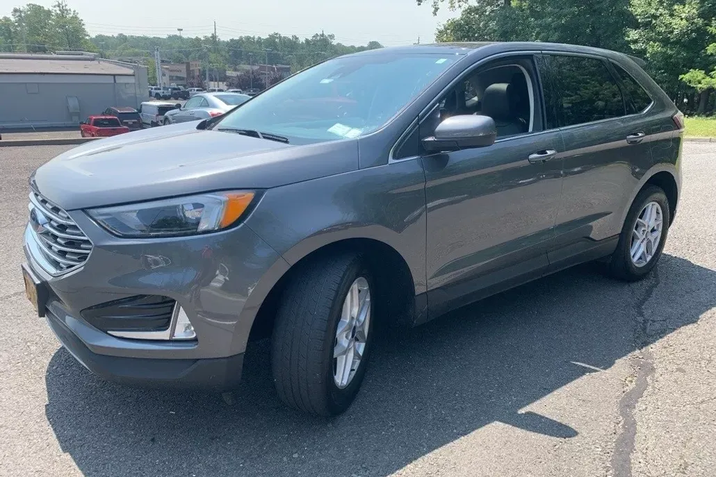 2022 Ford Edge SEL photo 1