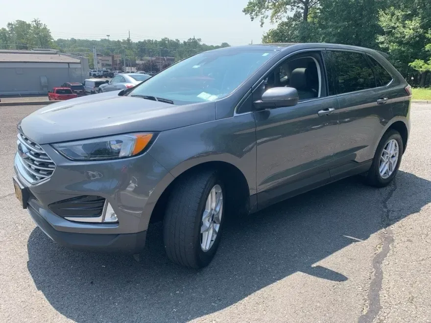 2022 Ford Edge SEL photo 1