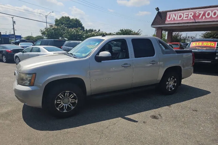 2007 Chevrolet Avalanche LT photo 1