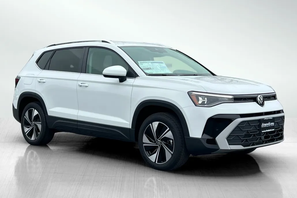 2025 Volkswagen Taos SE photo 1