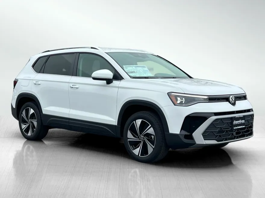 2025 Volkswagen Taos SE photo 1