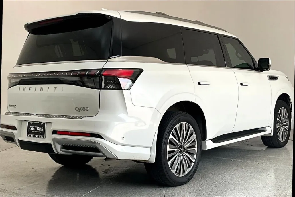 2025 Infiniti QX80 Luxe photo 1
